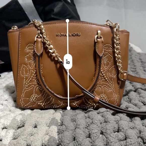 Michael Kors crossbody purse with gold detail. - Picture 10 of 12